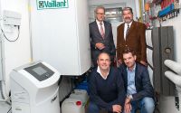 Der Brennstoffzellentechnologie gehört die Zukunft, sind Klaus Dorninger, Energie AG OÖ Power Solutions, und Harald Auzinger von Vaillant (hinten), Angelo Obexer, Klausriegler Installationen, und Hans Peter Jilek (vorne) überzeugt.