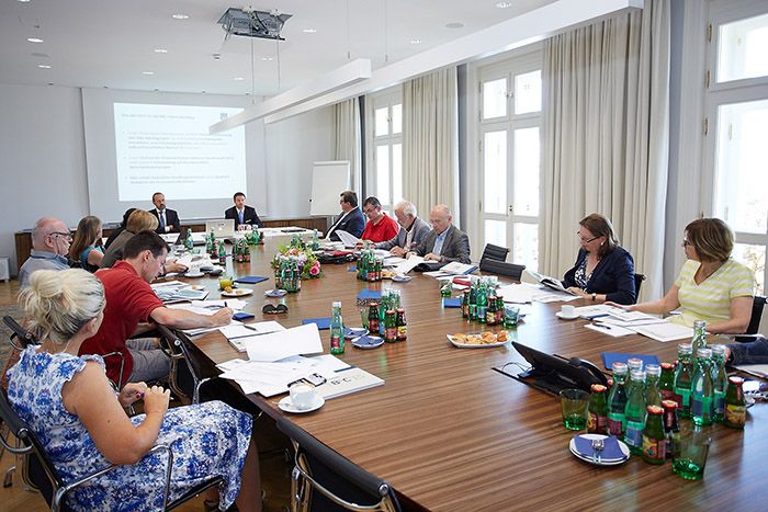 Präsentation "2. Österreichischer Manager-Monitor" und Jahrbuch 2015 der B&amp;C Industrieholding 