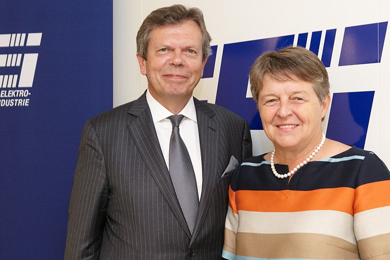 Lothar Roitner und Brigitte Ederer, FEEI, bilanzieren eine hervorragende Branchenentwicklung und empfehlen eine stärkere europäische Industrie- und Wettbewerbspolitik.