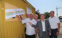 Foto: Neumayr. Die Baustelle Freiraum Maxglan wird nach der Alpine-Pleite von der Radstätter Baufirma Steiner &amp; Wanner weitergeführt. Im Bild von links Christian Struber (Geschäftsführer vom Salzburger Siedlungswerk, ein Unternehmen der Salzburg Wohnbau-Gruppe), Bernhard Kopf (gswb-Geschäftsführer), Karl Huber (Geschäftsführer Heimat Österreich), Günter Wanner (Geschäftsführer Baufirma Steiner &amp; Wanner) und Roland Wernik (Salzburg Wohnbau-Geschäftsführer).