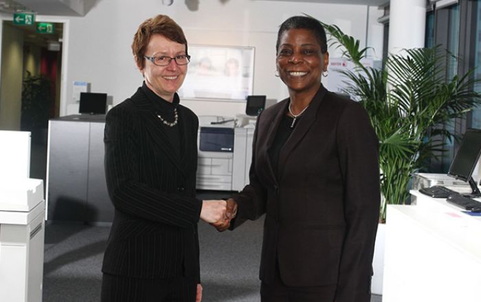 Xerox CEO Ursula Burns und Stadtwerke-Chefin Gabriele Payr im Vier-Augen-Gespräch. Foto: Xerox Austria