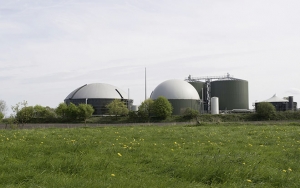 Kein Strohfeuer: Landwirtschaftliche Abfälle könnten künftig verstärkt als Sekundärrohstoffe für die Biogasproduktion dienen.