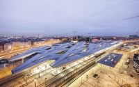 7.000 Tonnen Stahl, so viel wie beim Pariser Eiffelturm, wurden für das spektakuläre Dach des neuen Wiener Hauptbahnhofs verarbeitet.