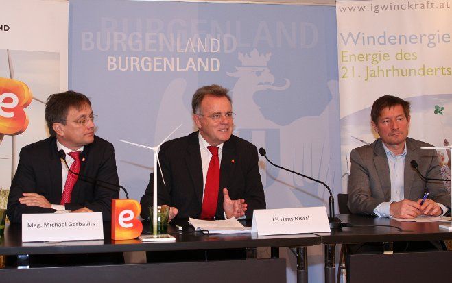 Schulterschluss für Windstrategie: Michael Gerbavsits, Vorstandssprecher Energie Burgenland, Landeshauptmann Niessl und Stefan Moidl, Geschäftsführer IG Windkraft.