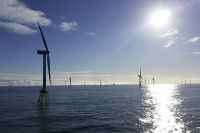 Foto: Im Offshore-Windpark Nordsee Ost der innogy SE vor Helgoland wird jährlich grüner Strom für rund 320.000 Haushalte gewonnen. Alles von der Energieerzeugung bis zu deren Transport muss reibungslos laufen, um die Energie bestmöglich nutzen zu können. Im Windpark Nordsee Ost ist ein Netz aus über 60 Kilometern Unterwasserkabeln verlegt.