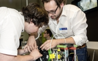 Sieger in gleich zwei Kategorien ist »3D ECO Printer« von Studenten der Universität Wien, Fakultät Informatik, den man aus Abfallmaterialien selbst nachbauen kann.