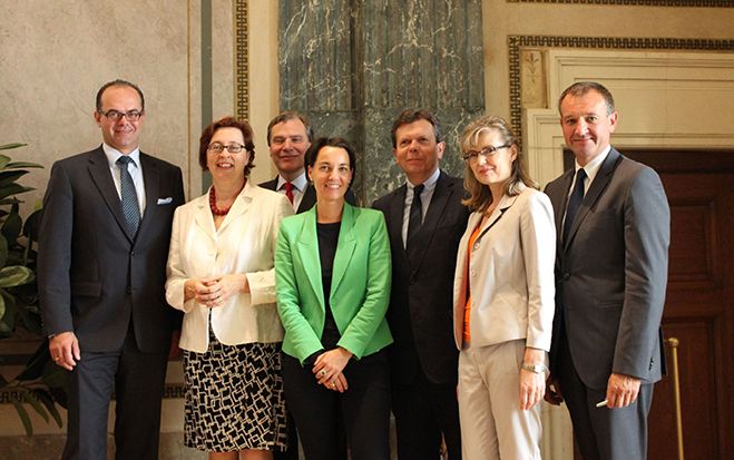 (Foto: BRZ GmbH) Andreas Reichhardt, BMVIT; Theresia Vogel, Klima- und Energiefonds; Gerhard Popp, BMF; Christine Sumper-Billinger, BRZ; Lothar Roitner, FEEI; Maria Bendl, BMWFJ und Peter Koren, IV, (v.l.n.r.) bei der Studienpräsentation im Haus der Industrie.