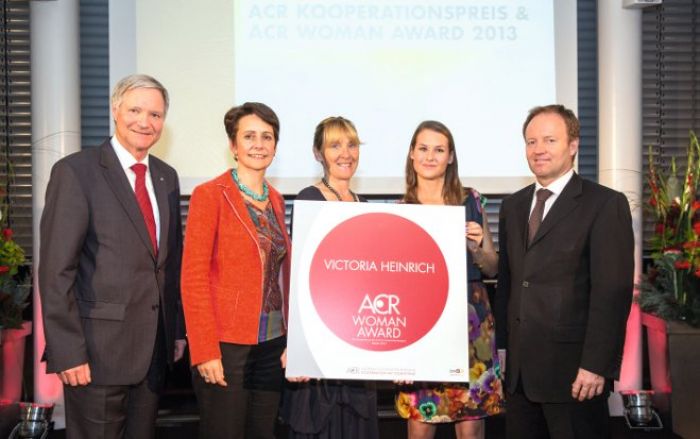 Die Gewinnerin des ACR Woman Award Victoria Heinrich vom OFI mit ACR-Präsident Martin Leitl, Sabine Herlitschka, Infineon, Barbara Weitgruber, BMWF und Michael Losch, BMWFJ.