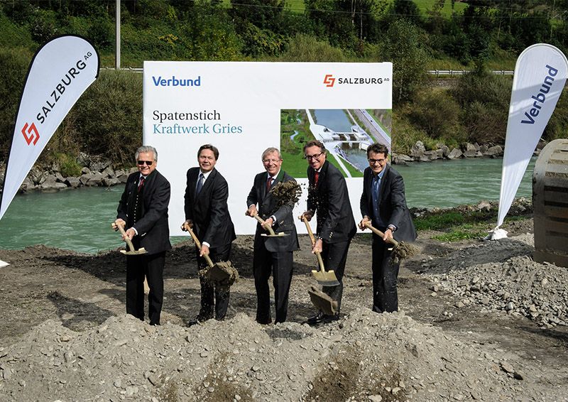 Foto: im Bild v.l.n.r. Günther Rabensteiner (Verbund AG), Wolfgang Anzengruber (Verbund AG), Wilfried Haslauer (Landeshauptmann Salzburg), Leonhard Schitter (Salzburg AG), Horst Ebner (Salzburg AG)