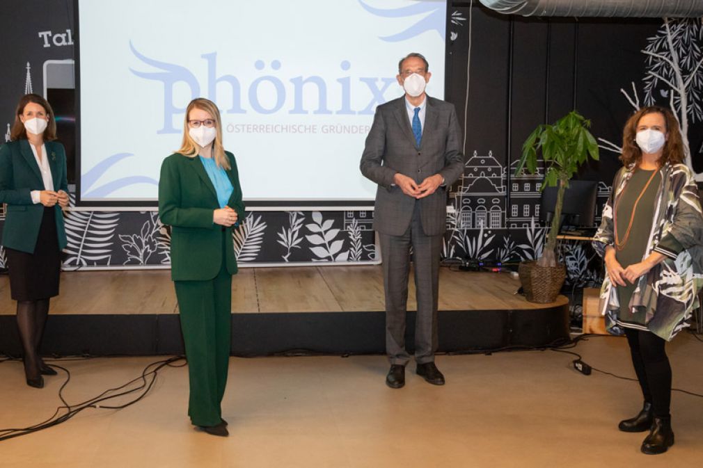 Henrietta Egerth, Geschäftsführerin FFG, Bundesministerin Margarete Schramböck, Bundesminister Heinz Faßmann und Edeltraud Stiftinger, Geschäftsführerin aws. (Foto: Anna Rauchenberger)