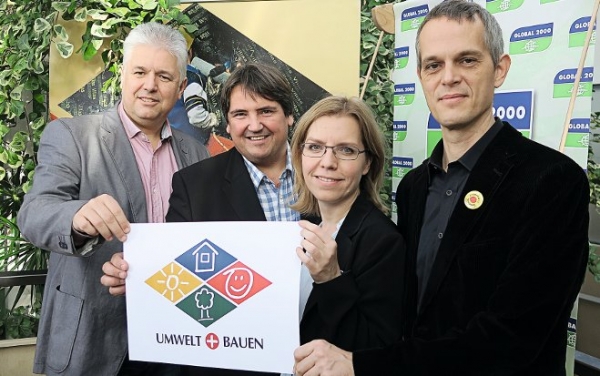 Nachhaltige Zusammenarbeit von Andreas Huss und Josef Muchitsch, Gewerkschaft Bau-Holz, mit Leonore Gewessler und Reinhard Uhrig, Global 2000 (v. li.).