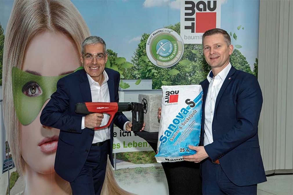 Foto:  Mag. Georg Bursik, Geschäftsführer der Baumit GmbH und Baumit Vertriebsleiter Rudolf Ofenschiessl präsentierten die Baumit Innovationen 2020.