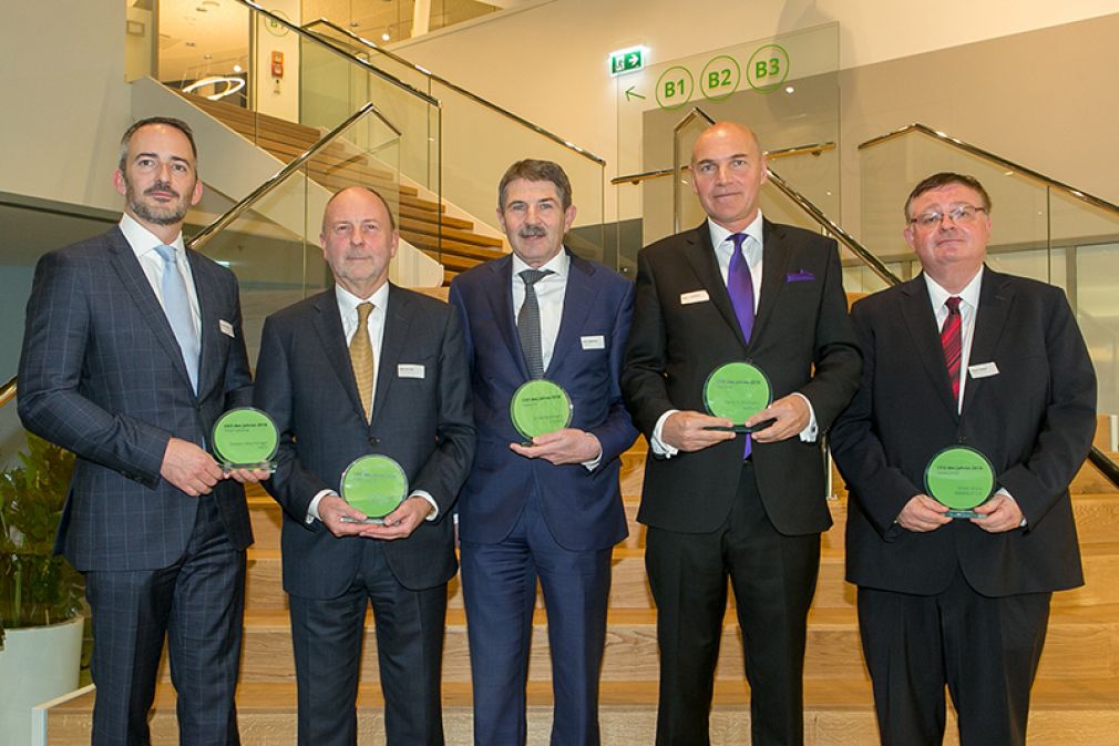 Die Preisträger:  Manuel Taverne (in Vertretung für Robert Machtlinger, FACC AG), Willy Van Riet (Wienerberger AG), Ernst Vejdovszky (S IMMO AG), Peter Kollmann (VERBUND AG), Friedrich Spandl (in Vertretung für Enver Sirucic, BAWAG Group AG). Bildquelle: Martina Draper