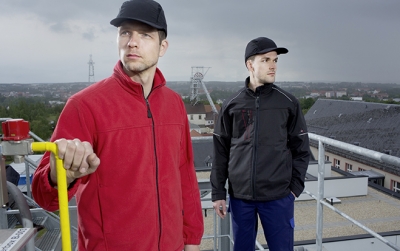 MEWA Sweatshirts, Fleece- und Softshelljacken schützen vor Kälte und Wind.