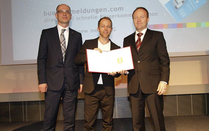 (Foto: Paul Landl) Anhaltender Auszeichnungsregen für Markus Gwiggner, styleflasher (Mitte), zuletzt mit dem Staatspreis Multimedia.