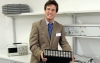 Karl-Heinz Pettinger. Am Technologiezentrum Energie der Hochschule Landshut arbeitet er an chemisch-elektrischen Speichern, wie hier mit Lithium-Ionen-Technologie.