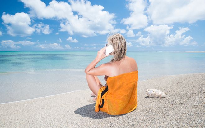 Viele wollen Berufliches wie Telefonate oder E-Mails im Urlaub gar nicht erst ein- beziehungsweise auspacken.