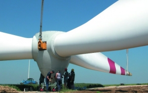 Durch den starken Windkraftausbau profitiert auch die Dienstleistungsbranche von der Windenergie.