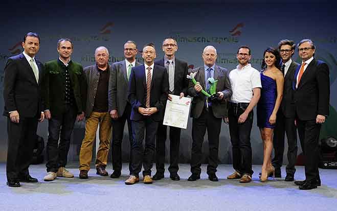 Naporo und Capatect erhalten von Umweltminister Niki Berlakovich den Klimaschutzpreis.