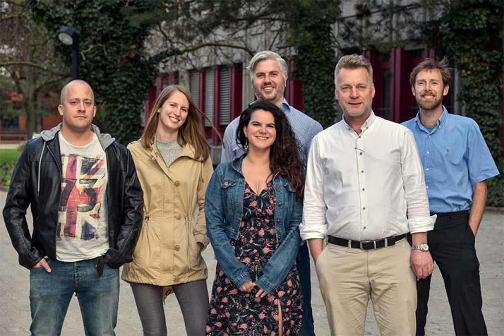 foto: Das KIVU Team (v.l.n.r.) Christian Weichselbaum, Daniela Klimpfinger, Julia Franciotti, dahinter steht Robert Wesley, Jan van Oort (weißes T-Shirt) und Frazer Kirkman (Alle Bilder: KIVU Technologies)