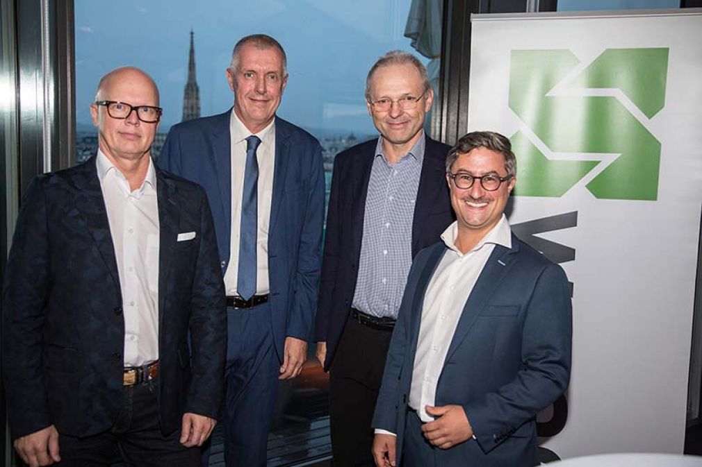 Foto: Wolfgang M. Fessl, Frans-Jan Soede und Karl Derfler mit Moderator Heimo Rollett.