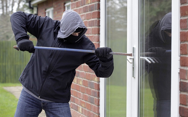 Die Einbrecher kommen zu 80 Prozent über die Terrassen- oder Balkontür und durch das Fenster.