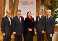 Präsentation der gemeinsamen Initiative zur Sicherung des gemeinnützigen Wohnbaus in Europa.  v.l.: Karl Wurm, Obmann des Verbandes gemeinnütziger Bauvereinigungen (GBV), Wohnbaustadtrat Michael Ludwig, Dorothee Dubrau, Bürgermeisterin und Beigeordnete für Bau und Stadtentwicklung der Stadt Leipzig, Staatssekretär Gunther Adler, deutsches Bundesministerium für Umwelt, Naturschutz, Bau und Reaktorsicherheit, Michael Pech, Aufsichtsratsvorsitzender des Verbands gemeinnütziger Bauvereinigungen