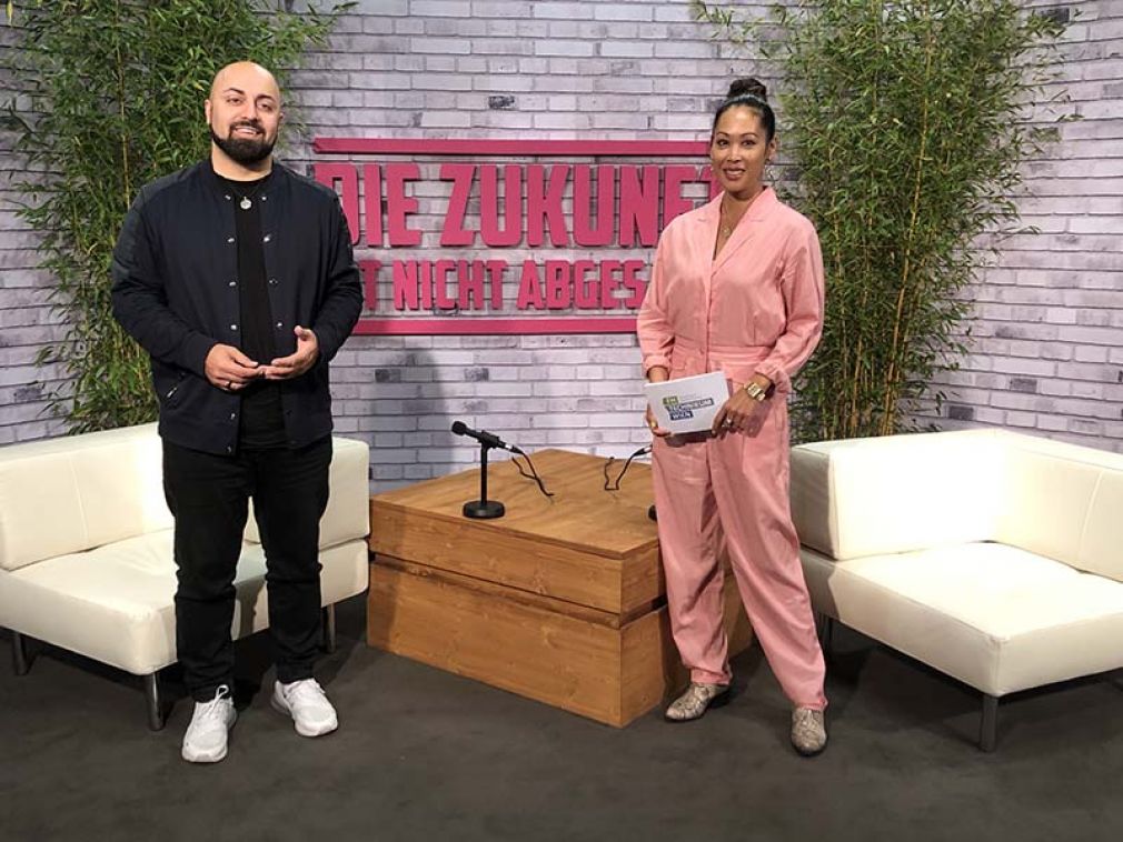 Foto: v.l.n.r. Ali Mahlodji, Miriam Hie - Live-Stream und -Moderation aus dem Studio am Campus der FH Technikum Wien 
