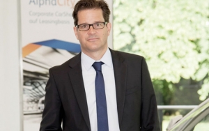 Alphabet-Geschäftsführer Stephan Klier bietet Firmen ein Komplettpaket mit E-Autos und Ladeinfrastruktur.