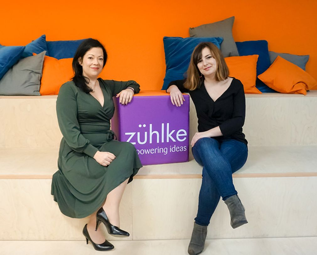 Gemeinsam Marketing und Kommunikation vorantreiben: Kristina Brandstetter (links), neue Marketingleiterin und Saskia Höfer (rechts), Senior PR Manager und Medienansprechpartnerin bei Zühlke Österreich.