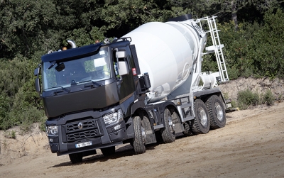Renault Trucks präsentiert auf der Intermat die Neuheiten seiner Baureihen für den Baustelleneinsatz, darunter den C XLOAD Betonmischer.