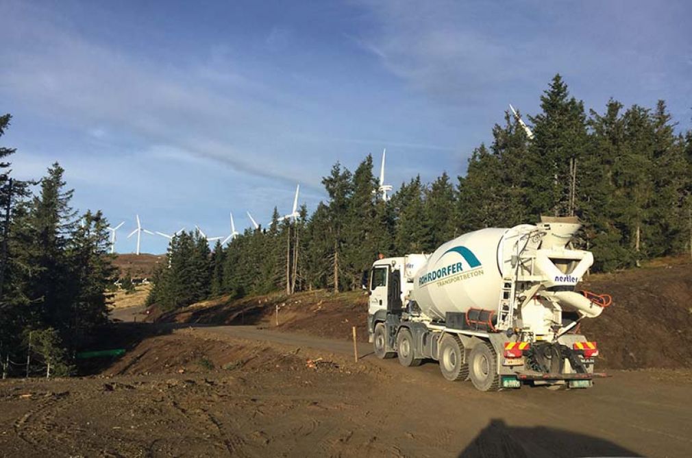 Foto: Rohrdorfer lieferte täglich zwischen 500 und 600 m³ Beton zu dem auf einer Seehöhe von 1.900 Metern gelegenen Tauernwindpark.