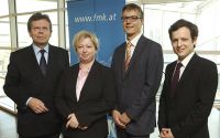 (Foto:FMK/Dieter Nagl) v.l.n.r. : Dr. Lothar Roitner (Vizepräs. FMK), Mag. Margit Kropik (Geschäftsführerin FMK), DI Jan Trionow (Präsident FMK) und Mag. Matthias Pázmándy (Gallup Institut) bei der Jahrespressekonferenz des FMK. 