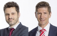 Nikolaus Rumm (links) und Josef Janisch (rechts) im Gespräch über IT-Lösungen für Bauunternehmen.
