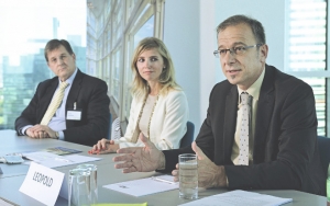 Georg Stonawski, VRVis, Tech-Gate-Geschäftsführerin Carola Lindenbauer und Helmut Leopold, AIT, betonen die Leistungsfähigkeit des Forschungs- und Wirtschaftsstandortes Wien.