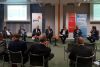 Große Podiumsrunde bei der Veranstaltung des Future Network: Klaus Holzhauser (PAC), Marcus Scheiblecker (WIFO), Helmut Leopold (AIT), Gerhard Göschl (Microsoft, VÖSI), Kurt Glatz (ALE), Günther Seyer (PwC) und Martin Szelgrad (Report).