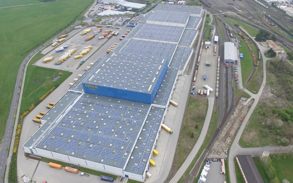 IKEA trägt jetzt Solarzellen auf den Dächern