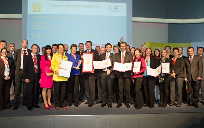 Quality Austria blickt auf ein erfolgreiches Jahr zurück: IM Bild die Gewinner des Staatspreis Unternehmensqualität.