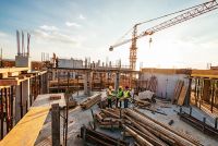 Werden beauftragte, leistungsbereite Bauunternehmer vom Bauherrn an der Leistungserbringung auf der Baustelle gehindert, kann dieser daher womöglich Ansprüche wegen erheblichem Verdienstentgangs geltend machen.