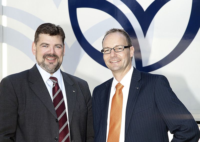 Foto: Bernd Feketeföldi (l.), kaufmännischer Geschäftsführer, und Stefan Janzen, technischer Geschäftsführer, freuen sich über ein Umsatzplus von fast fünf Prozent bei Mewa. 