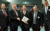 Bei der Breakfast Debate in Brüssel: Industrie-Obmann ­Rudolf Zrost, Bundesminister Andrä Rupprechter, MEP Paul Rübig, FV-Obmann Manfred Asamer und FV-­Geschäftsführer Andreas Pfeiler.