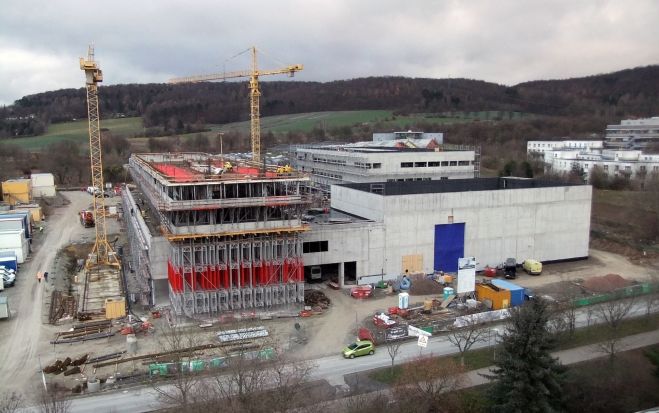 Am 12. Dezember 2013 wurde auf dem Campus Nord der Georg-August-Universität Göttingen Richtfest gefeiert.