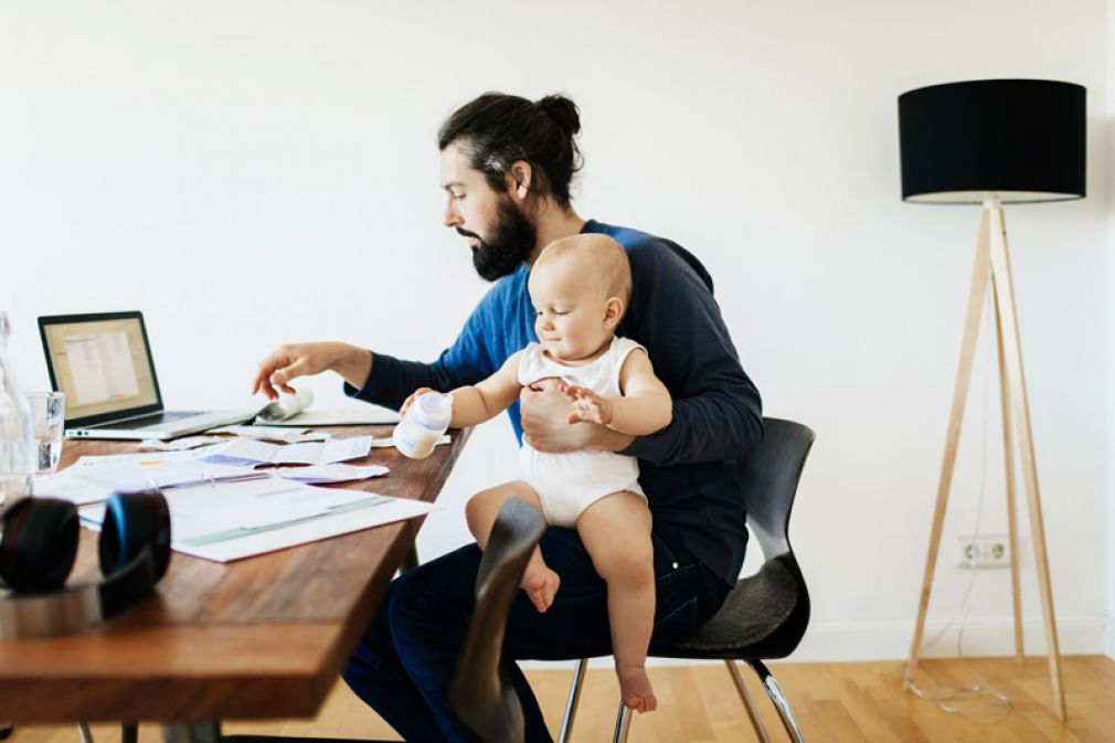 Stockfoto zum Thema "Home Office": So kann tatsächlich niemand arbeiten. Foto: iStock