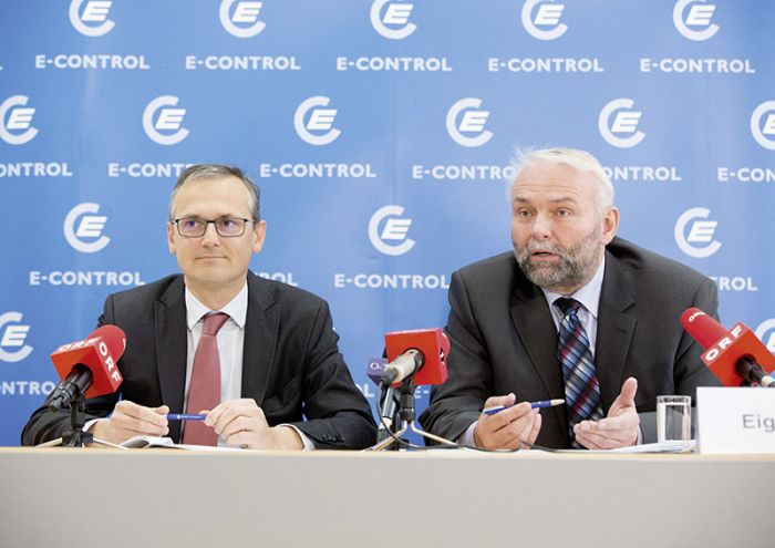 Foto: Die Vorstandsmitglieder der E-Control, Wolfgang Urbantschitsch und Andreas Eigenbauer, haben sich mit einem Brief an die deutsche Bundesnetzagentur gewandt und auch auf offiziellem Weg Beschwerde gegen die ACER-Entscheidung eingelegt.