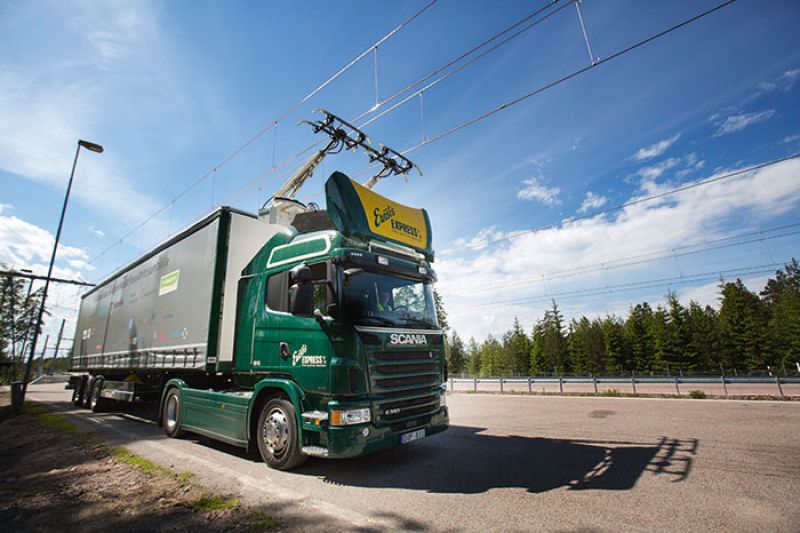 Die elektrische Straße ist eine von mehreren zukunftsweisenden Technologien, an denen Scania mitarbeitet, um die Verbreitung von nachhaltigen Lösungen sowohl im Stadt- als auch im Fernverkehr voranzutreiben.