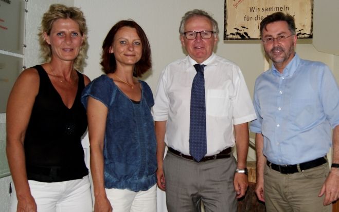 Sabine Öfferl von proHolz und htt15 Partner fermacell, Innsbrucks Vizebürgermeisterin Sonja Pitscheider, proHolz-Vorstandsmitglied LAD-Stv. Dietmar Schennach und proHol-Geschäftsführer Rüdiger Lex.